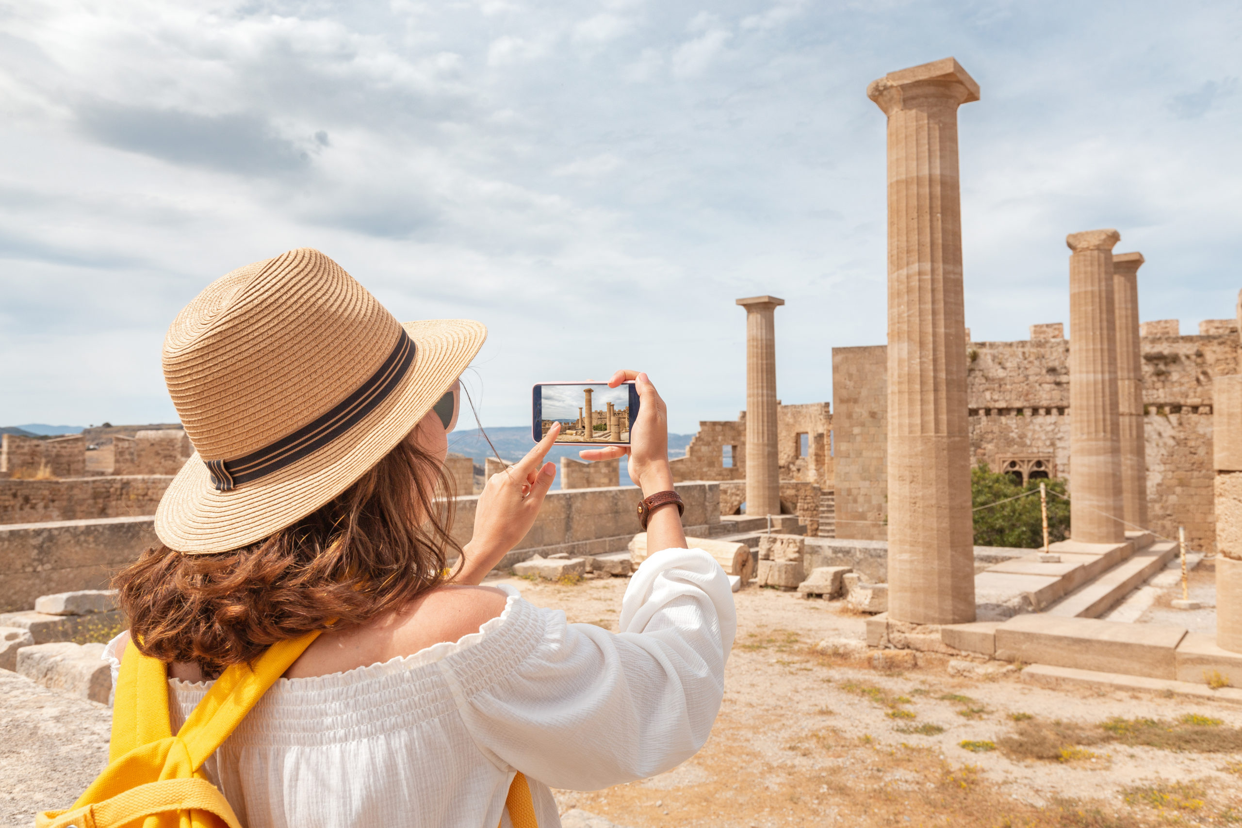 Tourist,Girl,Taking,Photos,And,Selfie,Of,Tourist,Landmark,Of athens historical tours